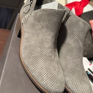 Vince Camuto Lux Kid Suede booties 💕